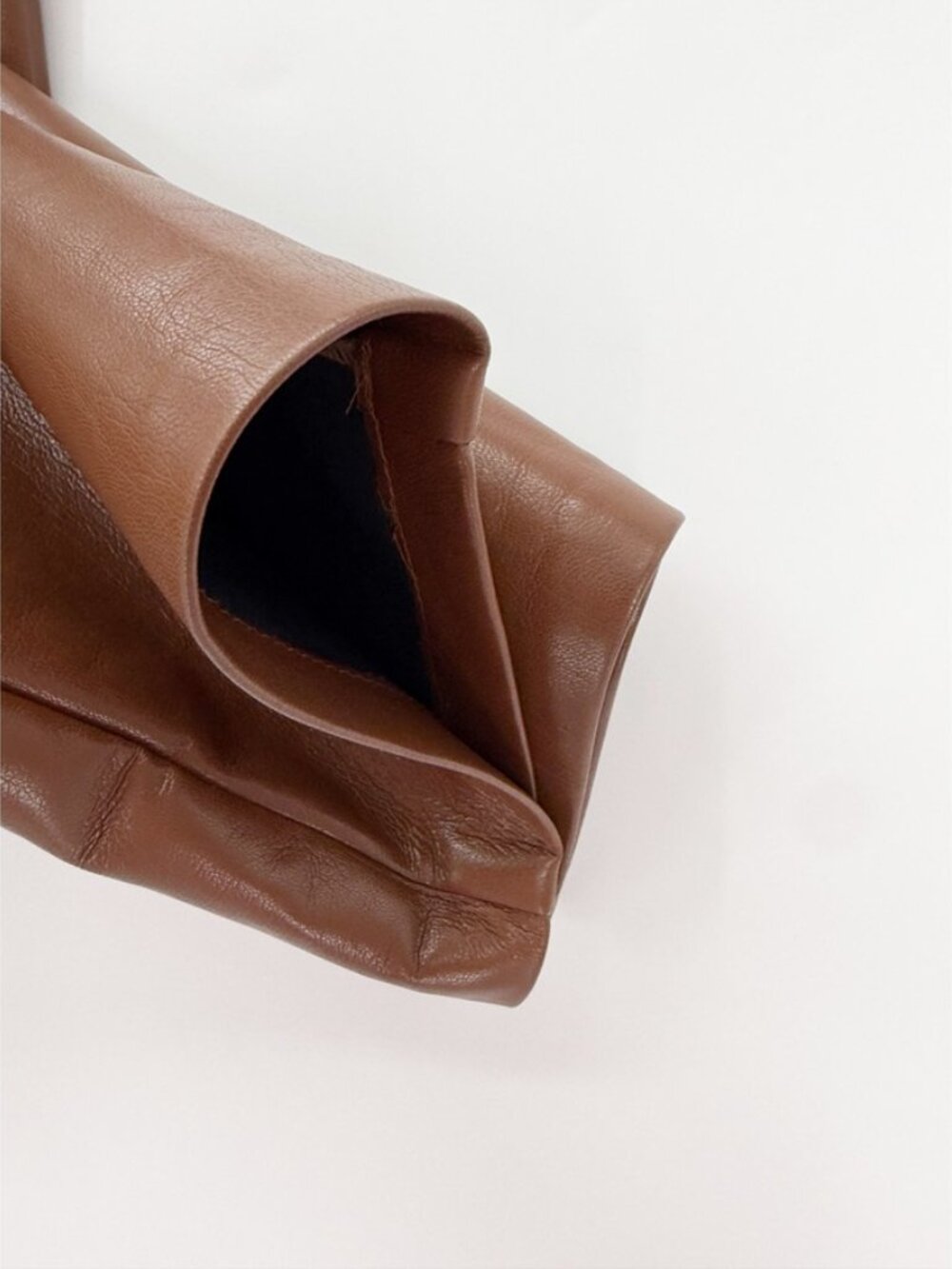 Aritzia NWT Wilfred Melina Vegan Leather High Rise Straight Leg Pants Size 2 - Picture 5 of 7